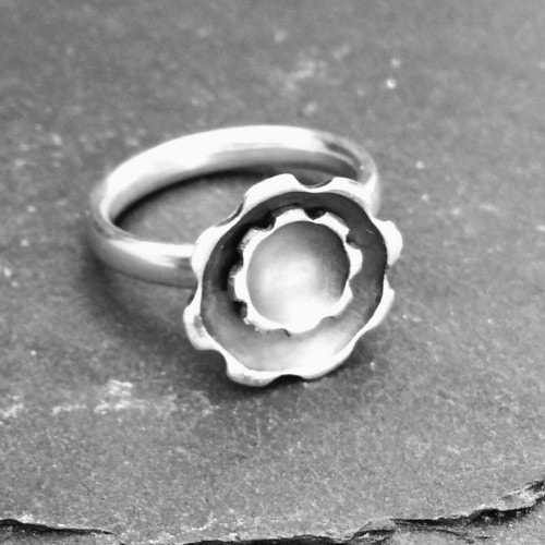 Fiore small double flower ring oxidised